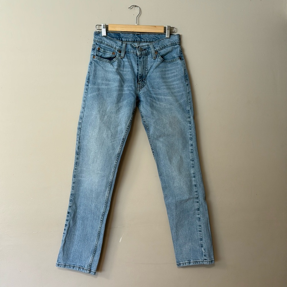 [30] Levi’s Straight Leg Denim Jeans